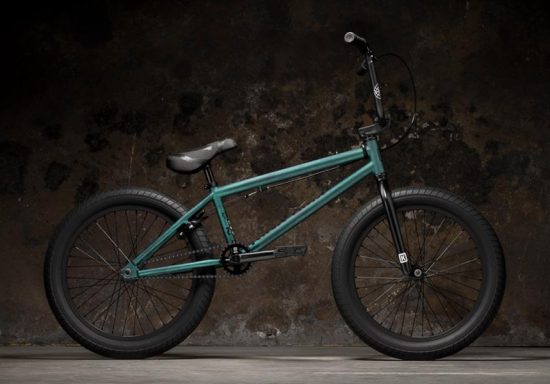 Kink Curb Matte Mica Green 20"